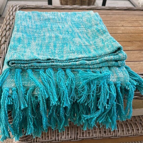 Aman Aqua & White Blend Fringed Throw 50”x60” - Picture 1 of 4